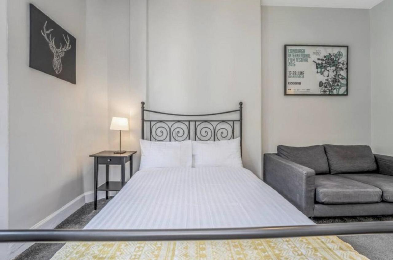 Spacious & Comfortable 3 Bedroom Apartment - Near City Centre - Free Parking Available - Sleeps Up To 5 Guests Edimburgo Esterno foto